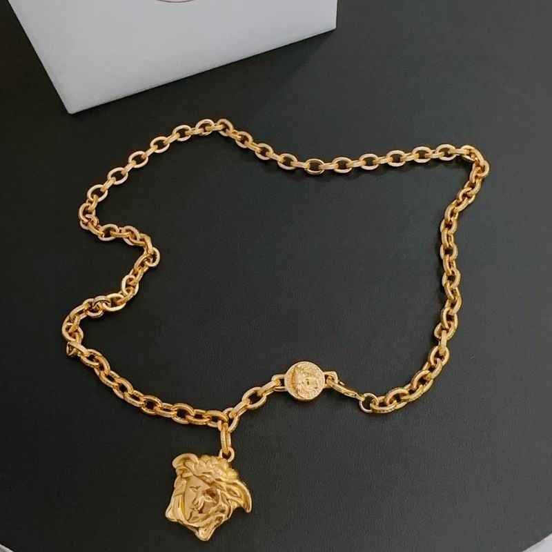 Versace necklace lyx246